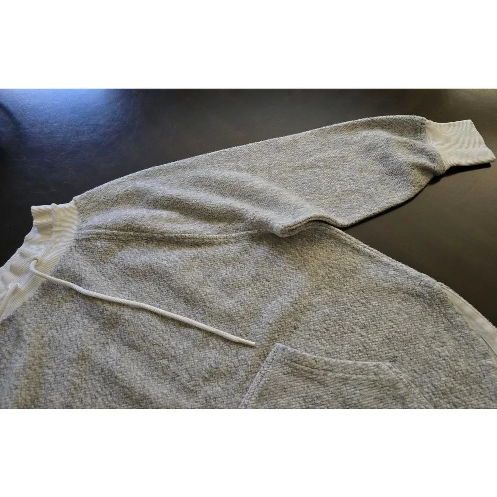Oversized Women's NWOT Lou & Grey Gray & White Sweatshirt Hoodie XS